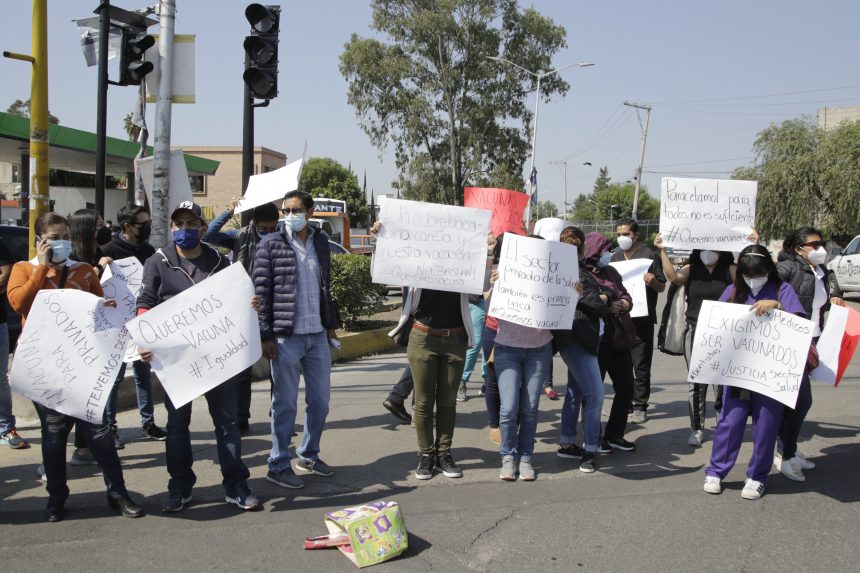 manifestacion-personal-medico-462974 (FOTOS) Médicos del sector privado bloquean avenidas en exigencia de recibir vacuna anti Covid