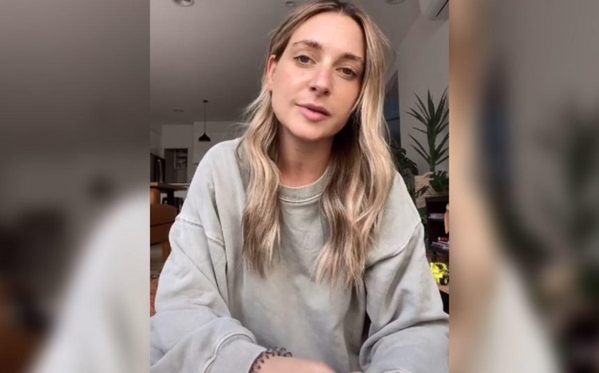 nuera Nuera prohibe a sus suegros besar a su hija de 2 años. Deben pedirle permiso