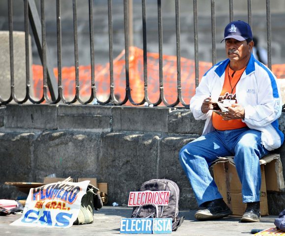 Incrementa la pobreza laboral de México un 3.8% en el primer trimestre de 2021: Coneval