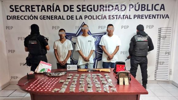 En Atlixco, presuntos distribuidores de droga son detenidos por la Policía Estatal