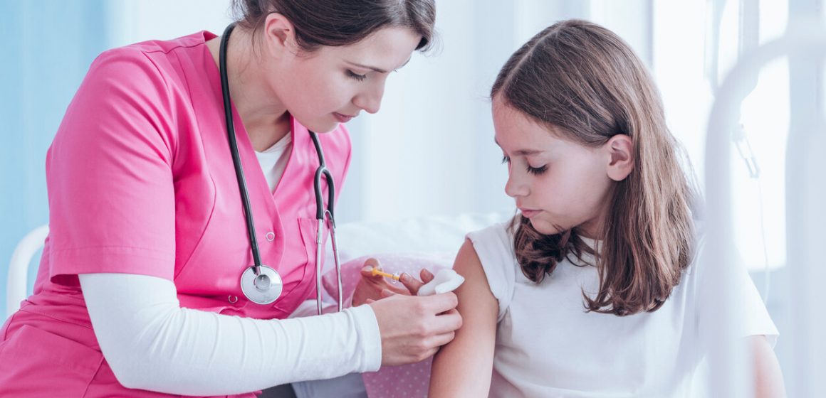 Se prevé liberar vacuna de Pfizer a personas de 12 a 15 años en Estados Unidos