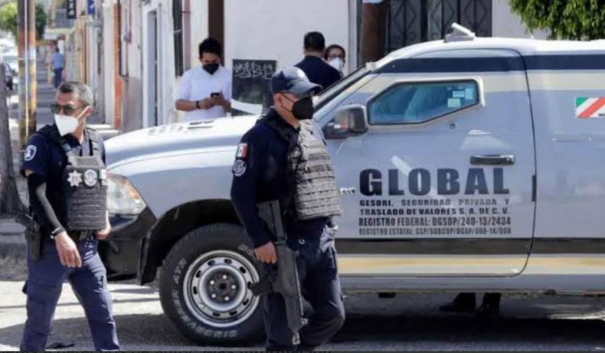 En Tepexco comando armado asalta vehículo de valores y logran botín de 3 millones de pesos