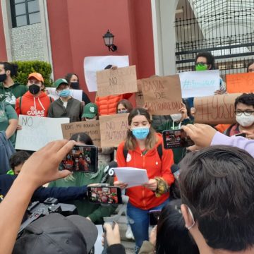 Reprochan estudiantes de la UDLAP el despojo de sus instalaciones