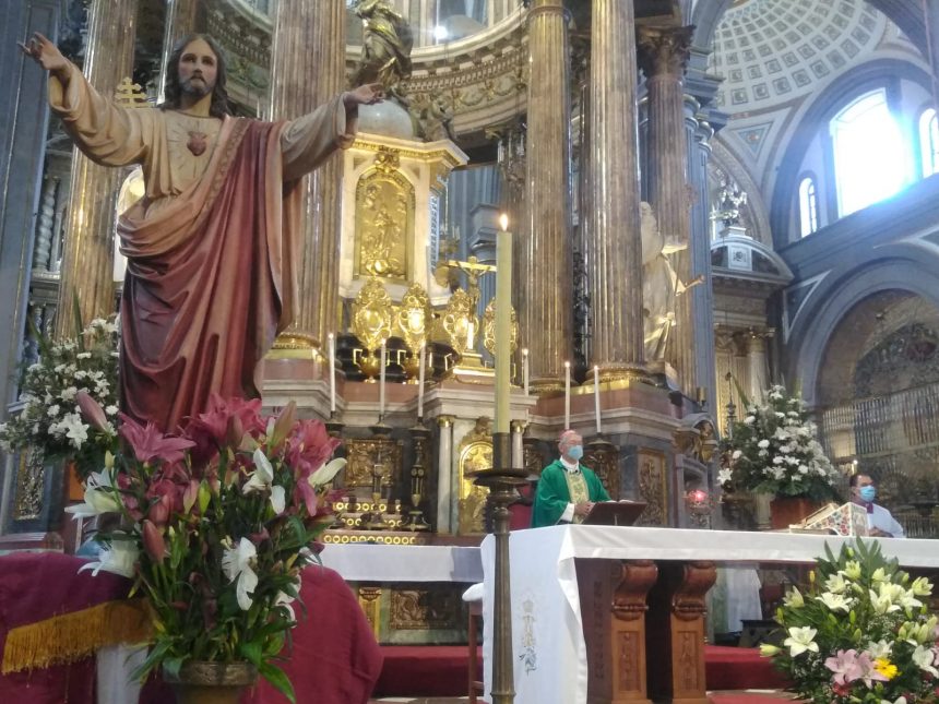 Pide iglesia a fieles poblanos ser constructores de una sociedad que apoye a los más necesitados