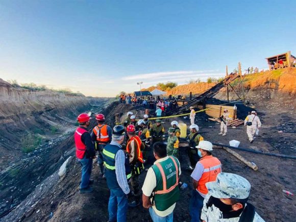 Recupera PC el cuerpo de uno de los mineros atrapados en Coahuila