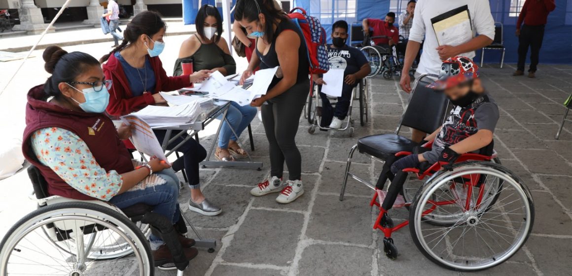 Con sillas de ruedas activas, SEDIF beneficia a 64 personas con discapacidad