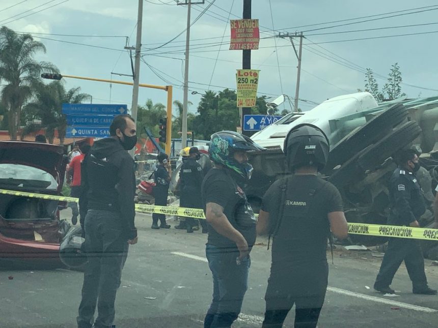 ¡Aparatoso choque en Atlixco!