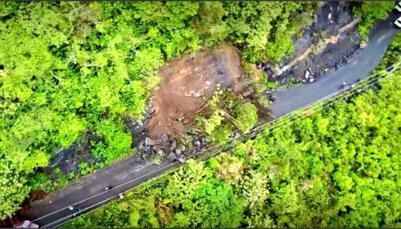 Incomunicadas comunidades de Xicotepec por un deslave