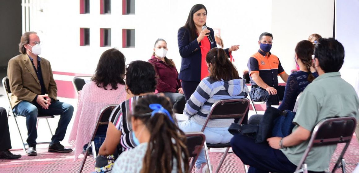 Ayuntamiento de Puebla entrega kits para monitoreo de la salud