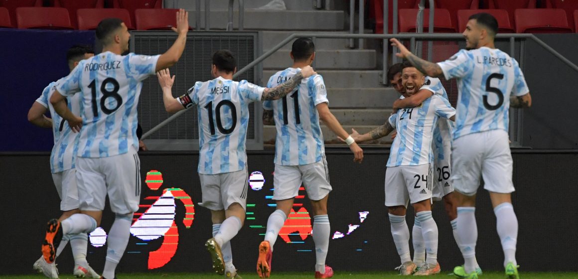 Argentina venció a Paraguay y se encamina a los cuartos de final