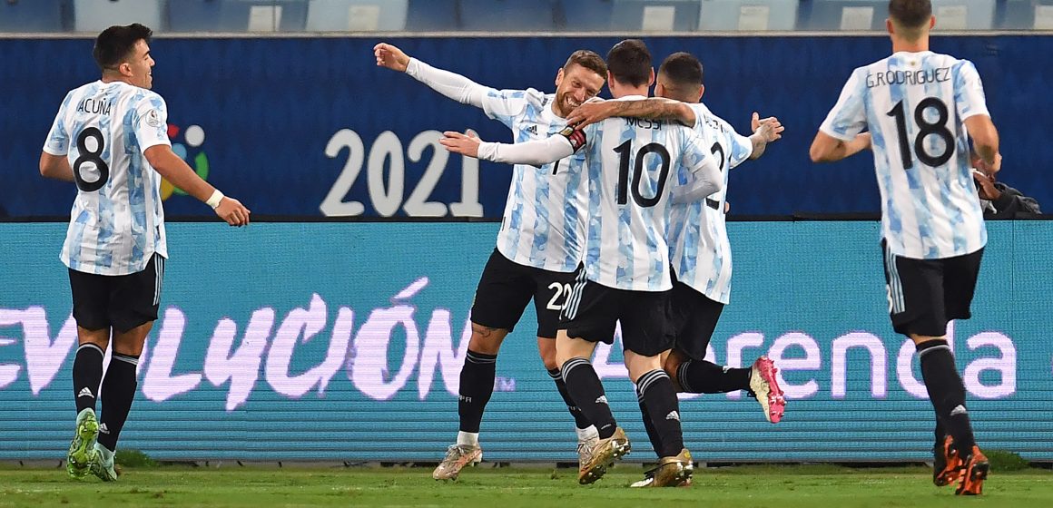 Argentina goleó a Bolivia y llegará con ritmo a los Cuartos de Final