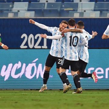Argentina goleó a Bolivia y llegará con ritmo a los Cuartos de Final