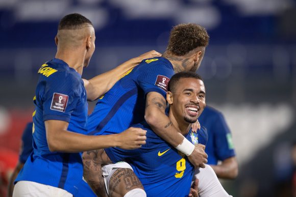 Brasil venció a Paraguay y se confirmó como líder en la eliminatoria mundialista