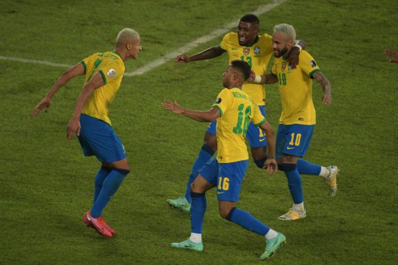 Brasil goleó a Perú y se pasea en la Copa América 2021