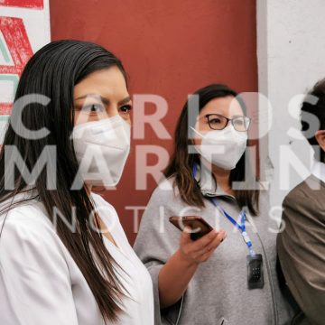 Vamos a defender la democracia, afirma Claudia Rivera al emitir su voto