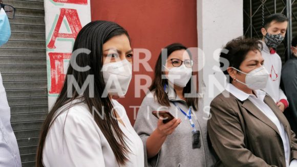 Vamos a defender la democracia, afirma Claudia Rivera al emitir su voto