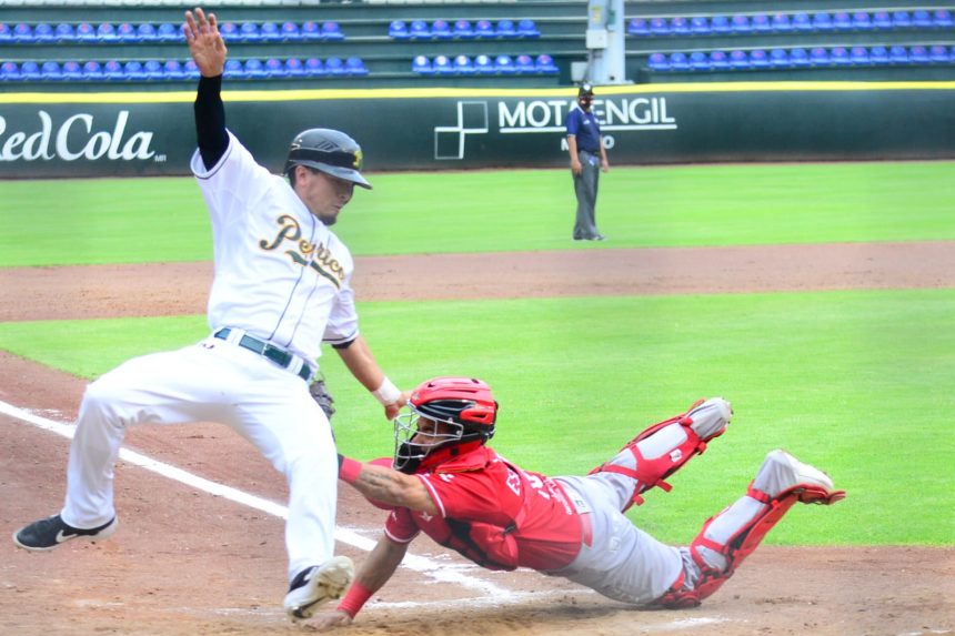 Pericos se lleva el primero de la serie ante El Águila