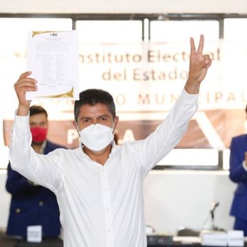 Recibe Eduardo Rivera Constancia de Mayoría como presidente municipal electo de Puebla