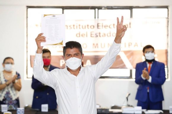 Recibe Eduardo Rivera Constancia de Mayoría como presidente municipal electo de Puebla