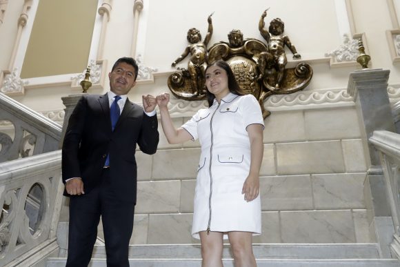 Inicia la transición, Eduardo Rivera pisa de nuevo Palacio Municipal