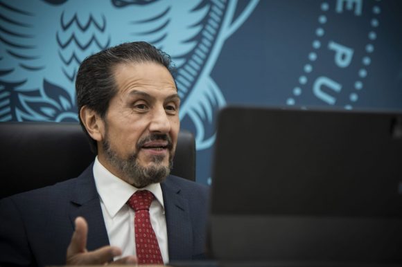 El Rector Alfonso Esparza Ortiz da la bienvenida a jóvenes del Programa Delfín 2021