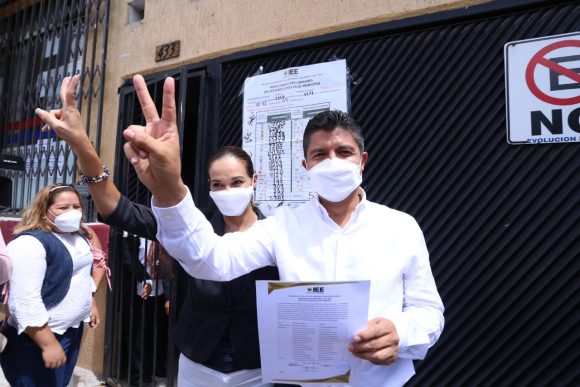 Promete Eduardo Rivera cumplir compromisos de campaña