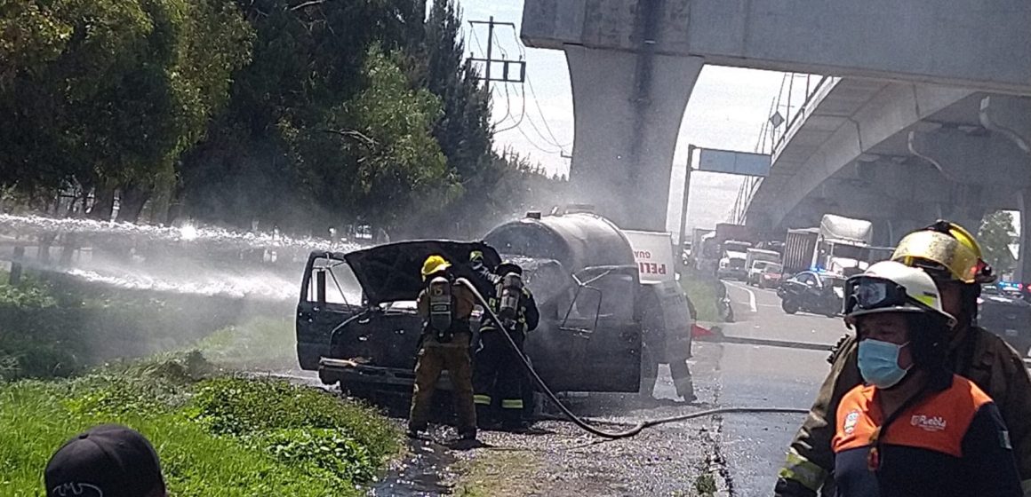 (VIDEO) Arde pipa de gas LP en la autopista México-Puebla