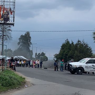 (VIDEO) Pobladores de Huejotzingo bloquean la federal y queman llantas acusan fraude electoral