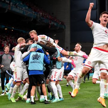 Dinamarca hizo el milagro y se metió a Octavos de Final