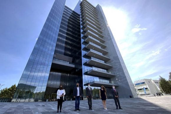 Entrega Alfonso Esparza espacios de la Torre de Gestión Académica y de Servicios Administrativos