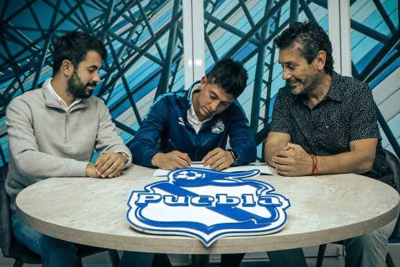 El chileno Pablo Parra se convierte en el primer refuerzo del Puebla