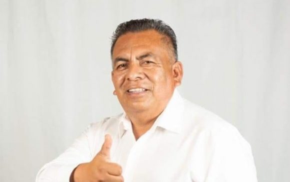 Localizan caminando en carretera de Querétaro a candidato secuestrado en Acajete