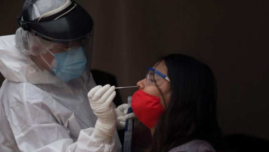 Crece 11% los contagios de Covid-19, la mayor alza en tres semanas