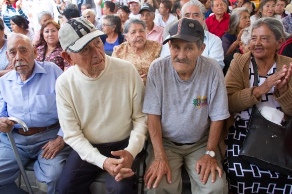 Incrementa 15% pensión para adultos mayores