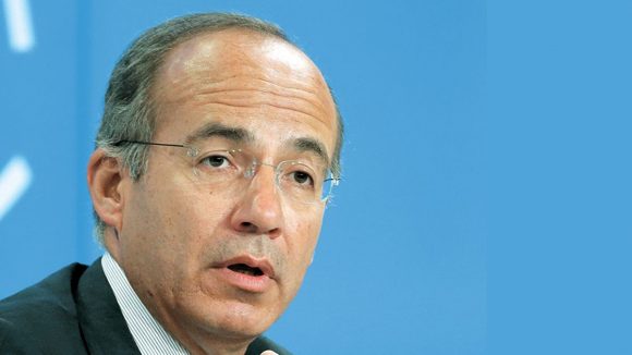 Expresidente Felipe Calderón acudió al hospital para una revisión de Covid-19