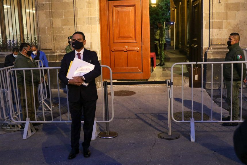 AMLO rechaza recibir a Aureoles con “pruebas” de nexos de Morena con el crimen organizado