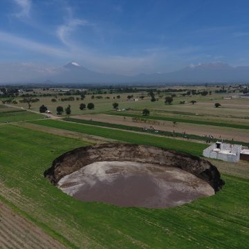 (VIDEO) Se sigue desgajando la tierra en Juan C. Bonilla, crece el socavón