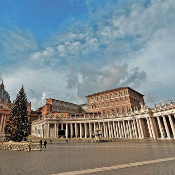 Vaticano reforma sus leyes contra curas pederastas