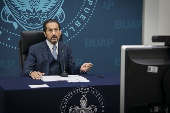 La responsabilidad social de las universidades es egresar promotores de soluciones que reclama el mundo actual: Rector Alfonso Esparza