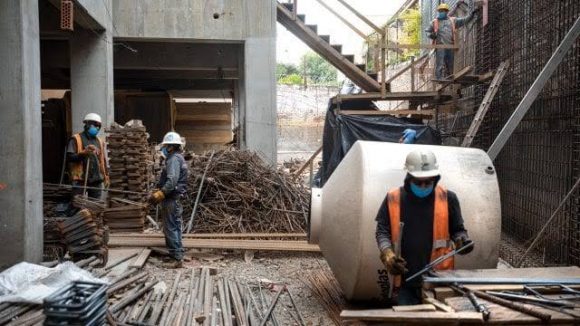 Reducción de aforos al 30% frena esfuerzos para recuperar industria de la construcción: CMIC