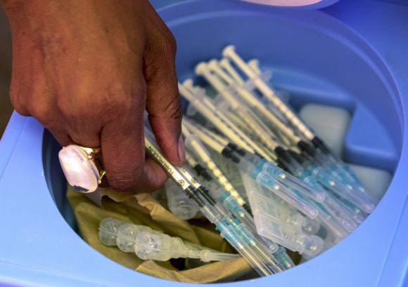 Mexico dona equipo médico a Cuba para atender pandemia
