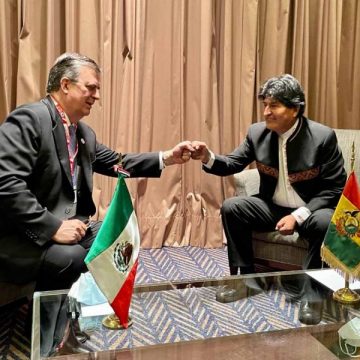 Se reencuentran Marcelo Ebrard y Evo Morales en Perú