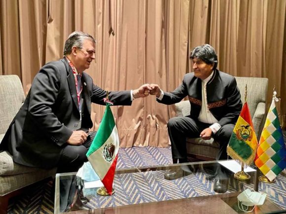 Se reencuentran Marcelo Ebrard y Evo Morales en Perú