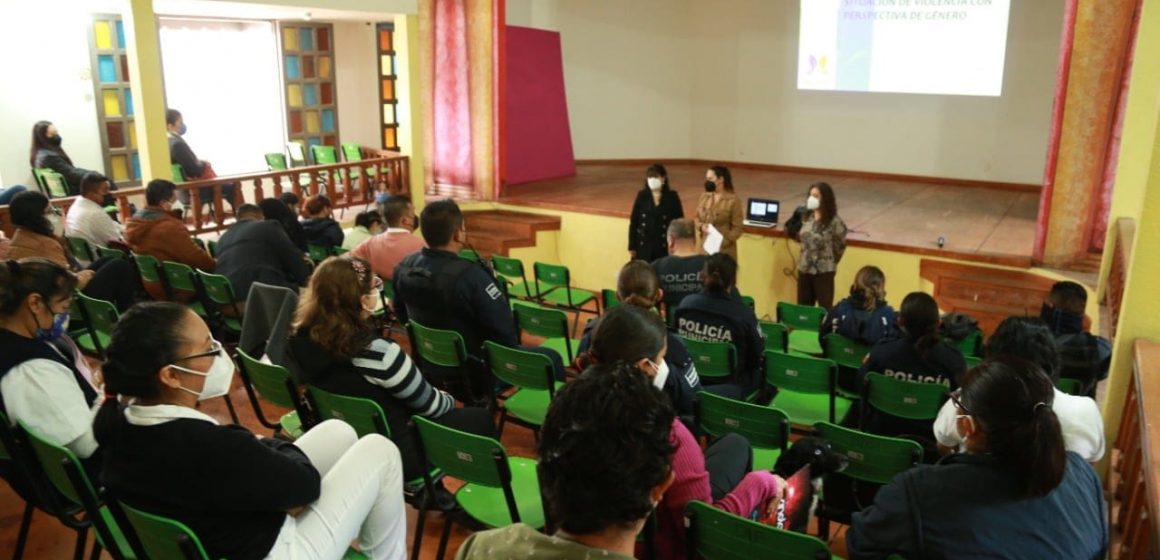 Funcionarios Públicos reciben capacitación para mejorar servicio a mujeres violentadas en Atlixco