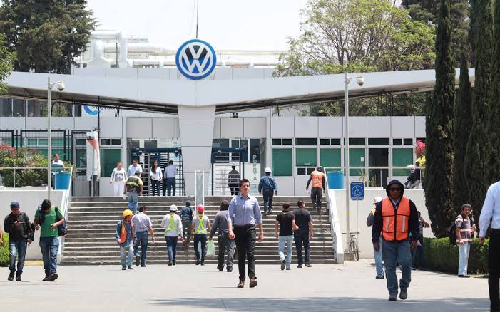 Van 41 trabajadores de Volkswagen fallecidos por coronavirus