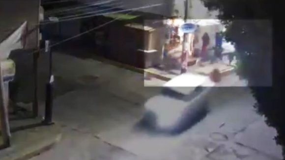 (VIDEO) Atropellan a mujer y a su bebé; el conductor iba ebrio