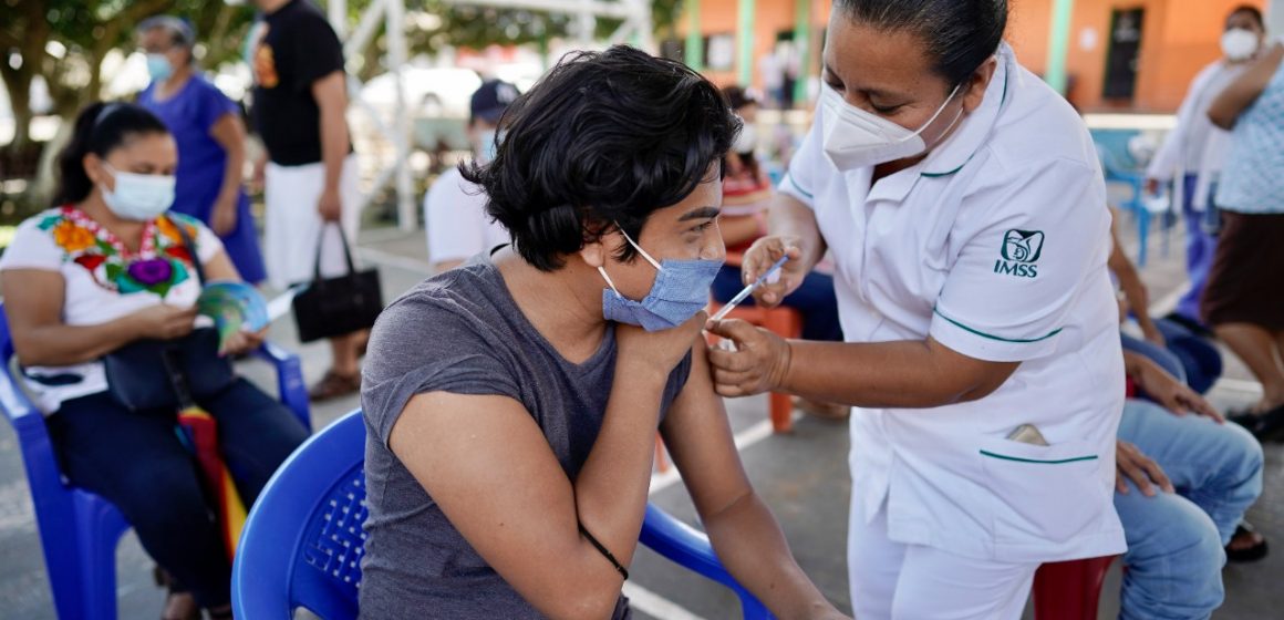 Llama IMSS a vacunarse contra COVID-19 para alcanzar mayor inmunización