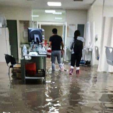(VIDEO) Tras intensa lluvia, se inunda el Hospital General de Atizapán; reubicaron pacientes