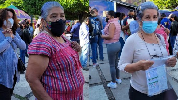 Mamás de treintañeros apartan lugar a sus hijos para vacuna anti Covid-19