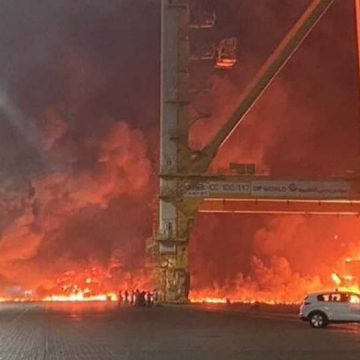 (VIDEO)Explosión e incendio en puerto de Dubái